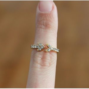 New in Box. JewelryStorm Endless Arrow‎ Ring